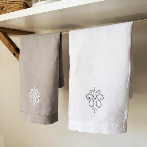 Toalla Lino Bordada Basic Alison Gris