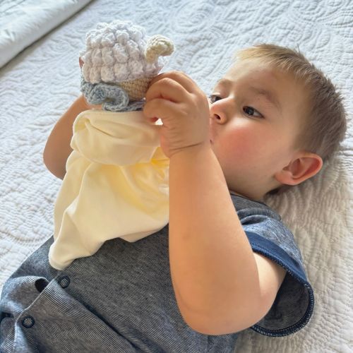 Portachupete Tuto Crochet Oveja Celeste 10"