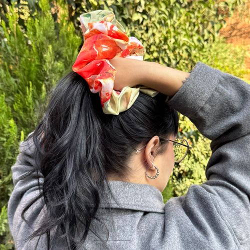 Maxi Scrunchie PET Sweet Beige con Hortensias Rojas