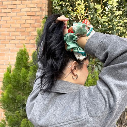 Maxi Scrunchie PET Sweet Verde con Hortensias Rojas