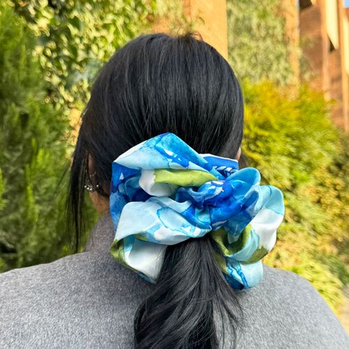 Maxi Scrunchie PET Sweet Blanco con Hortensias Azules
