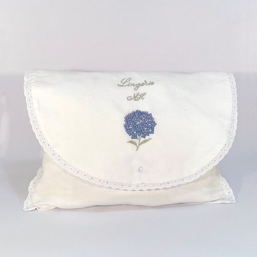 Sobre Lingerie Bordado Hortensias Azul 38x30cm