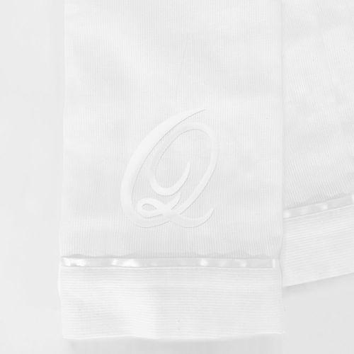 Toalla Piqué Bordada Letra Q Blanco