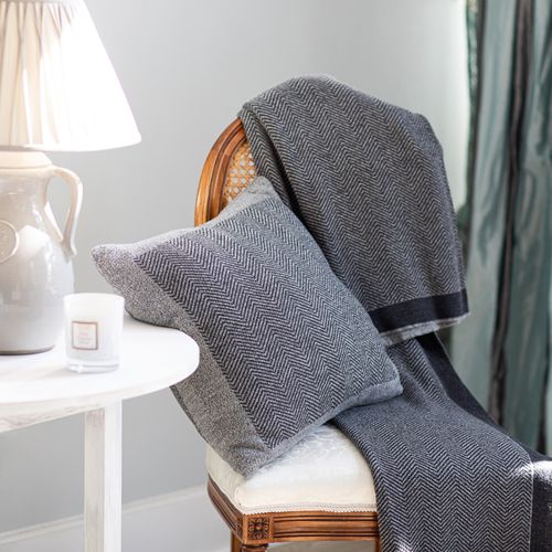 Cojín Tejido Chevron Negro 45x45cm