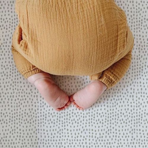 Set Sábana Bajera Estampadas Puntos Grises y Lisa Blanca 220 Hilos